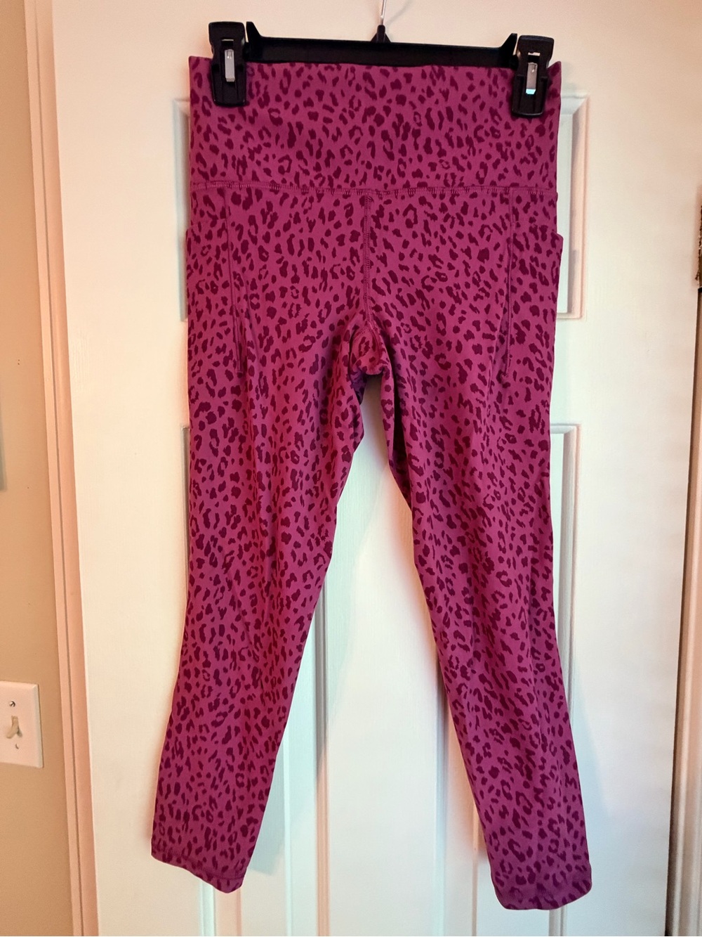 Athleta Salutation Stash pocket 7/8th length Magenta Leopard-Print Leggings